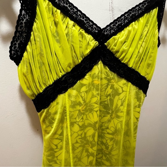 Urban Outfitters Olivia mesh midi dress neon Green Yellow black lace trim - Picture 5 of 8
